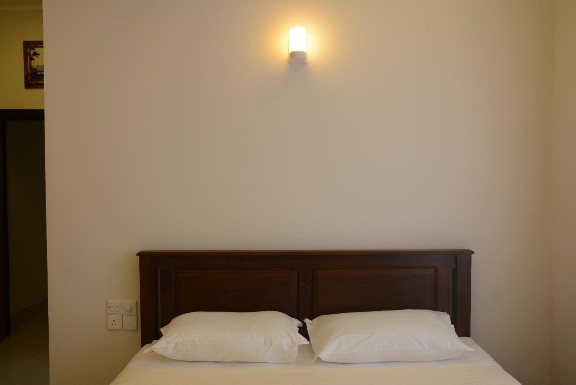 First House Mihintale Hotel Екстериор снимка