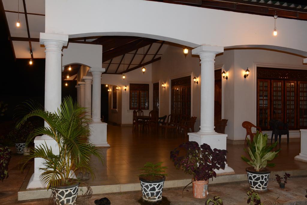 First House Mihintale Hotel Екстериор снимка