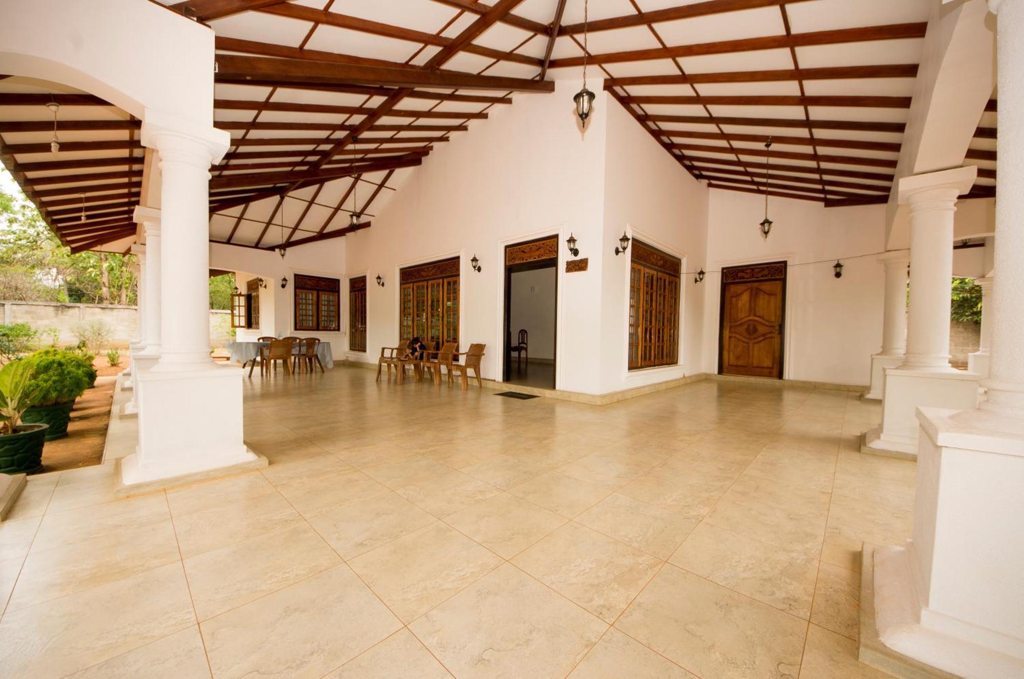 First House Mihintale Hotel Екстериор снимка